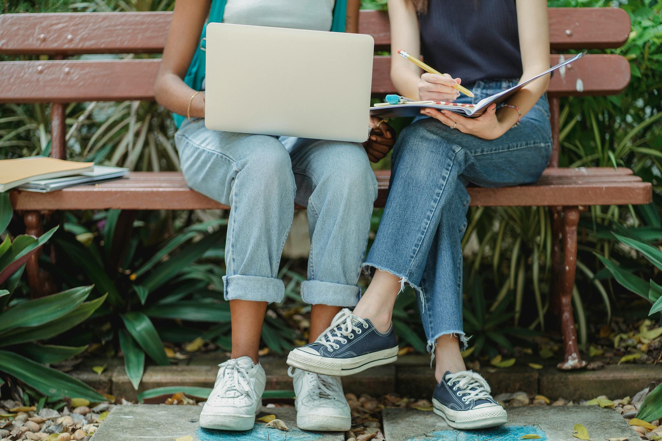 Read more about the article Is she ready? A Parent’s Guide to Assessing Their Daughter’s Emotional and Social College Readiness